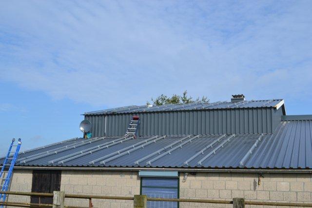 xtilliera tas-saqaf solari solar roof rack